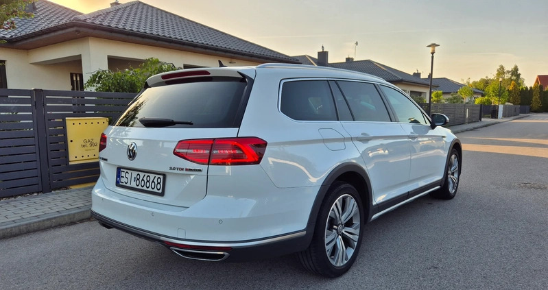 Volkswagen Passat cena 79990 przebieg: 196200, rok produkcji 2016 z Sieradz małe 211